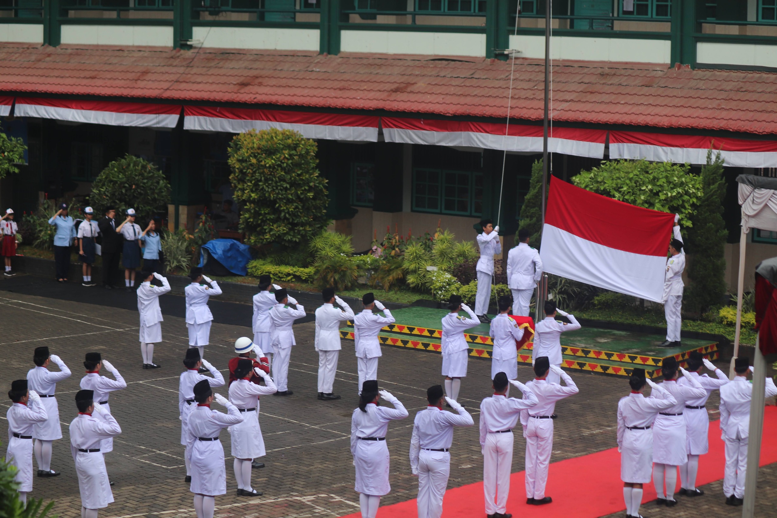 Komplek Xaverius Way Halim Gelar Upacara Bendera HUT ke-81 RI